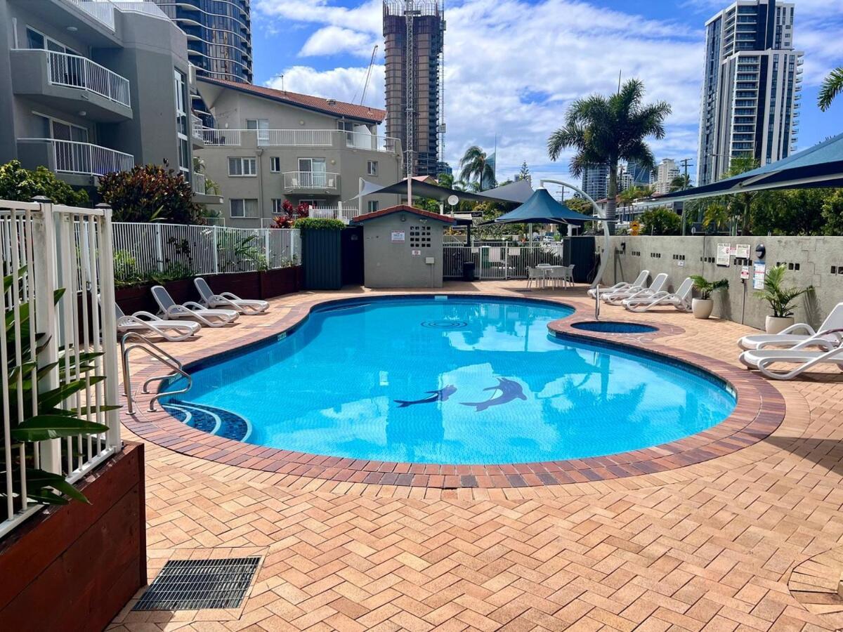 Beautiful Broadbeach Living! Apartment